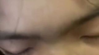 【69堂免费视频】大一双马尾学生妹超级反差，爸爸的小母狗被狠狠调教喝尿