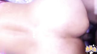 【69堂免费视频】巨乳妈妈勾引儿子，边被儿子操边和孩子二婶打电话聊天，方言对白超级真实