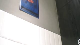 【69堂免费视频】【厕拍精品】被丝袜包裹的翘臀，微微撅起喷尿