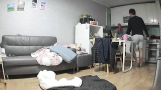 【69堂免费视频】【强操小姨子】肥胖的大佬背着老婆不在家时候与小姨子在家偷情