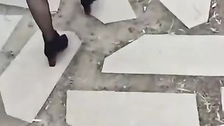 【69堂免费视频】大哥出门进货去了，我偷约嫂子来公园野战