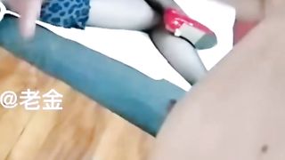 【69堂免费视频】广西真实母子乱伦，禽兽儿子下药强草亲妈，妈妈太宠儿子了