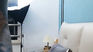 【69堂免费视频】我以为她会生气，但后来她开始感觉自己像个女人