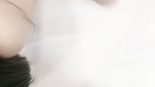 【69堂免费视频】甜美乖巧新人妹妹！在床上非常骚！抓屌埋头吸吮，脱掉内裤求操，第一视角操美穴，妹妹很享受