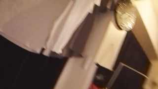 【69堂免费视频】他在酒吧突然操了我，但他逗我并制止了我，我一直在超级紧张地逗他！我的鸡鸡也湿了！一次又一次地利用精液的爆炸性原始中出