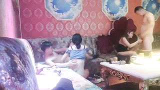 【69堂免费视频】灯红酒绿 淫乱KTV玩4P 酒精音乐刺激下 沙发狂插御姐骚穴 娇喘配着歌声high爆了