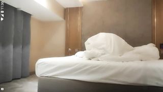 【69堂免费视频】镜头前按着头插嘴，骑脸抽插穿上黑丝，抬起双腿猛操几下就射