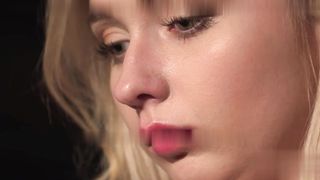 【69堂免费视频】啊重口味SM饱满害羞女孩双手绑住吊起来美乳诱人皮鞭抽打后背打够了在操穴