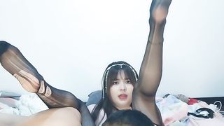 【69堂免费视频】皮肤白皙身材苗条性感妹子牛仔裤性感翘臀