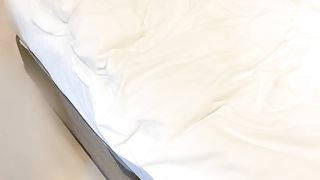 【69堂免费视频】短发日本小姐姐，无毛嫩穴骑脸插嘴，新晋第一次，JB软操不了