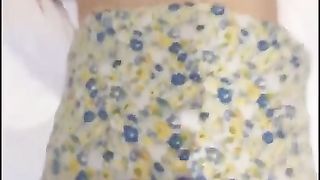 【69堂免费视频】超级粉嫩绝世美穴只给爸爸们看，软萌乖巧的外表私下是个小骚货_DeWatermark