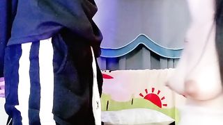 【69堂免费视频】性爱教练大战S级身形性感美女火辣红系丁字裤水晶棒自慰