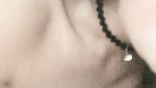 【69堂免费视频】网吧勾引玩联盟小哥哥脱下内裤送给他闻起来有点上头哈哈 从网吧厕所干到酒店