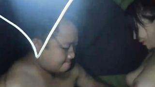 【69堂免费视频】今天有新花样，户外露营，帐篷内3P，小美女身材一流，静谧夜晚格外刺激