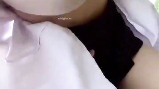 【69堂免费视频】反差小姨妈_这么急吗？公共卫生间直接开搞，清纯颜值反差表情看着也太爽了