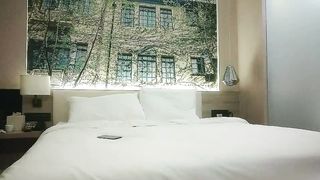 【69堂免费视频】21岁甜美外围女神  裸体相拥转圈圈  激情啪啪  过程中偷摘套 小姐姐气得够呛怒斥