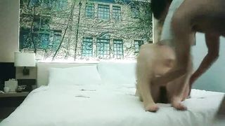 【69堂免费视频】21岁甜美外围女神  裸体相拥转圈圈  激情啪啪  过程中偷摘套 小姐姐气得够呛怒斥