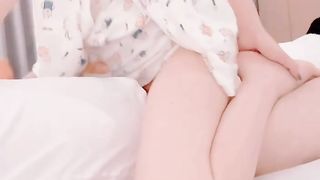 【69堂免费视频】小女友一睡醒就开始口交做爱