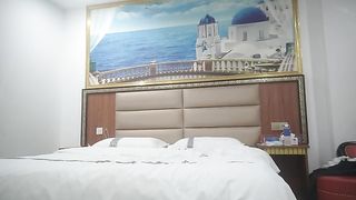 【69堂免费视频】外围女神甜美小姐姐初下水抠粉穴就差点儿高潮