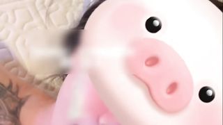 【69堂免费视频】PUA大神新约的女主第一天见面就在屁股上写字