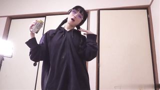 【69堂免费视频】女友打开卫衣一双美乳这样诱惑