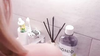 【69堂免费视频】露脸性爱私拍_第一次戴着眼镜被大鸡巴抽插真的好反差