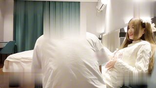 【69堂免费视频】约啪高颜值文学系萝莉美女，又白又直的青