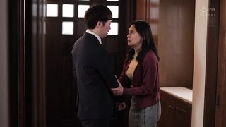 【69堂免费视频】和母亲在父母家度过的乱伦日子，全家人都离开了巢穴。_平岡里枝子_2