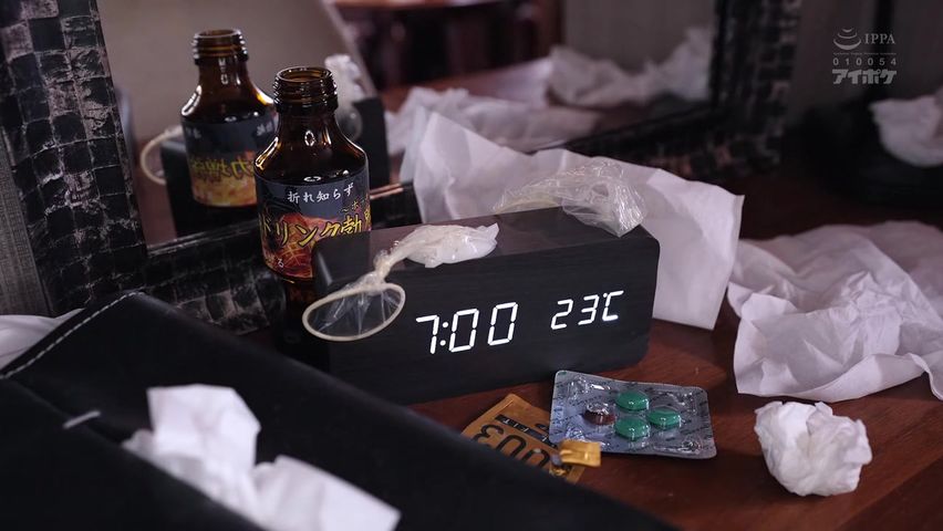 【69堂免费视频】当我带着可爱又性感的小白领回到酒店时……我遭到了一个超越自己极限的“无与伦比的女人”的攻击。_楓カレン_1