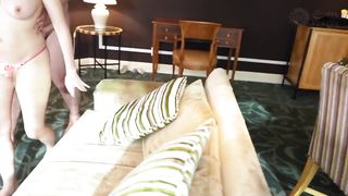 【69堂免费视频】反复剧烈高潮，醒来后，又沐浴着朝阳，再次激烈做爱