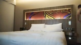 【69堂免费视频】性感高颜值吊带黄裙妹子啪啪，舔奶口交调情抬腿侧入上位骑坐大力猛操