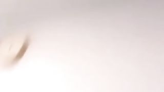 【69堂免费视频】当着女友面操闺蜜，女友一会出来偷看一下，最后还内射帮忙递纸巾