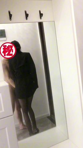 【69堂免费视频】3000块约了个KTV公主上门服务，特别骚，黑丝足交