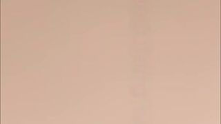 【69堂免费视频】KTV灌醉短发少妇同事，带回酒店各种玩，叫床呻吟很沙哑啊。水多毛炸，屁股掰的老开，恨不得男的全插进去。