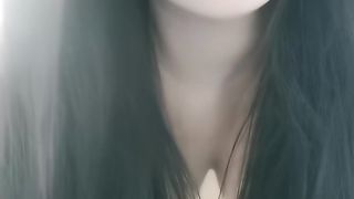 【69堂免费视频】19岁极品尤物学生妹，黑框眼镜非常清纯，吸吮手指骚起来，肉感身材，顶级大肥臀_00_01_01_00_16_26