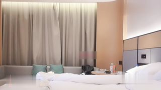 【69堂免费视频】约操知名高颜网红_豪乳翘臀_皮肤雪白_狠狠干她一顿