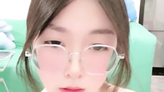 【69堂免费视频】随机勾搭_“哥哥你能帮帮我吗？我现在好想要啊”邻家小妹调戏金主爸爸，外表甜美反差的很