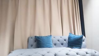 【69堂免费视频】性感大白美腿舌吻互摸，上位骑坐扭动小腰人肉打桩机快速抽插