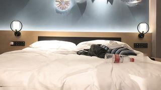 【69堂免费视频】约了个黑衣妹子啪啪，舌吻摸奶调情抬腿侧入抽插猛操