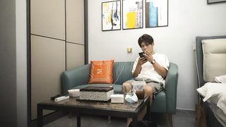 【69堂免费视频】约性感外围御姐，换上睡衣开档黑丝，翘肥臀69口交，埋头舔骚逼