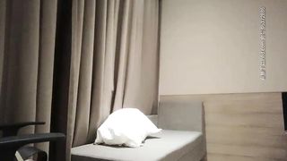 【69堂免费视频】舌吻调情沙发上操扶着细腰翘屁股后入，晃动美乳上位骑乘