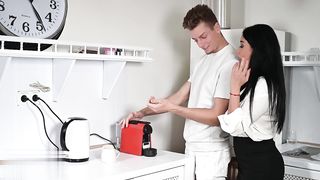 【69堂免费视频】颜射娇滴滴的精灵姐姐