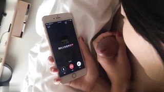 【69堂免费视频】刺激剧情少妇出轨情夫，打电话给自己老公，两次没忍住叫出声！