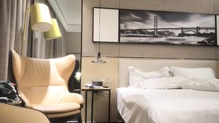 【69堂午夜视频】白衣牛仔短裤少妇啪啪，翘起屁股口交摸逼后入抽插猛操