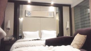 【69堂午夜视频】沙发抠穴调情啪啪近景展示，淫穴水多做爱投入