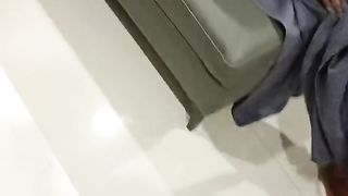 【69堂午夜视频】熟透的黑丝少妇被两个黑鬼大粗鸡巴疯狂蹂躏，双洞齐插，淫声荡语不断，左右舔弄口交黑鬼的鸡巴，被草的好爽