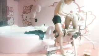 【69堂午夜视频】经典Hello.Kitty情趣房，八爪椅上干苗条小姐姐，粉红诱惑情趣酒店别有一番风味