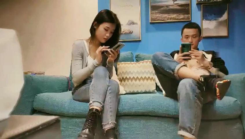 【69堂午夜视频】老嫖带你操外围，完美视角拍摄干起来很顶，极品牛仔裤妹妹水声噗嗤，让妹子自慰看着撸射