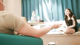 【69堂午夜视频】韩国练习生下海兼职，高颜值模特身材，小粉穴淫水闪耀，残暴老金大屌猛操爽