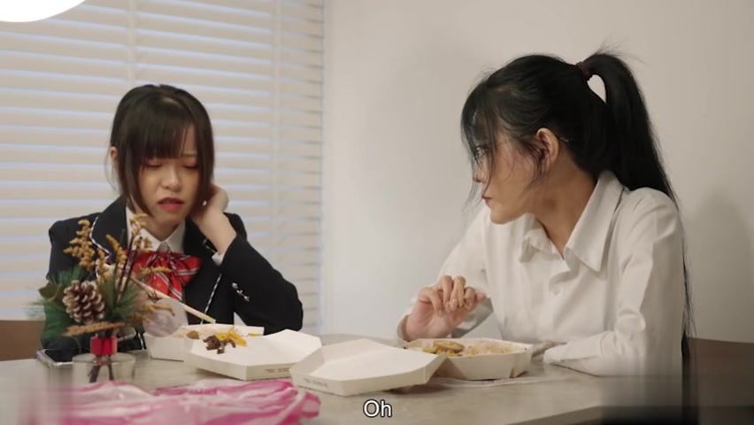 【69堂午夜视频】中国熟女仙莱穿着连裤袜享受放松按摩